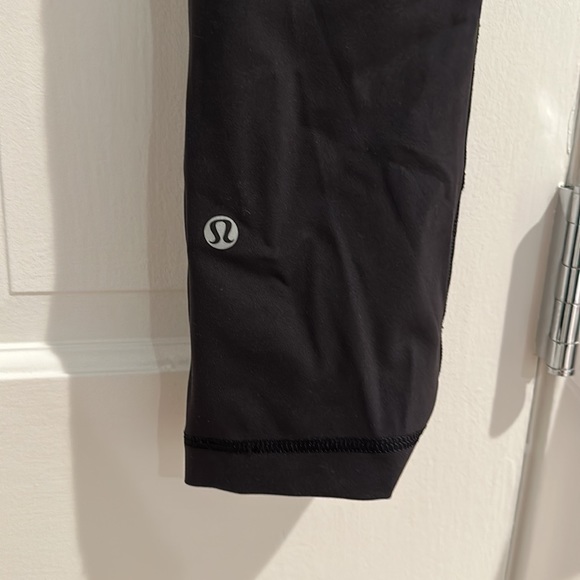 Lulu lemon leggings size 8 - Picture 3 of 3